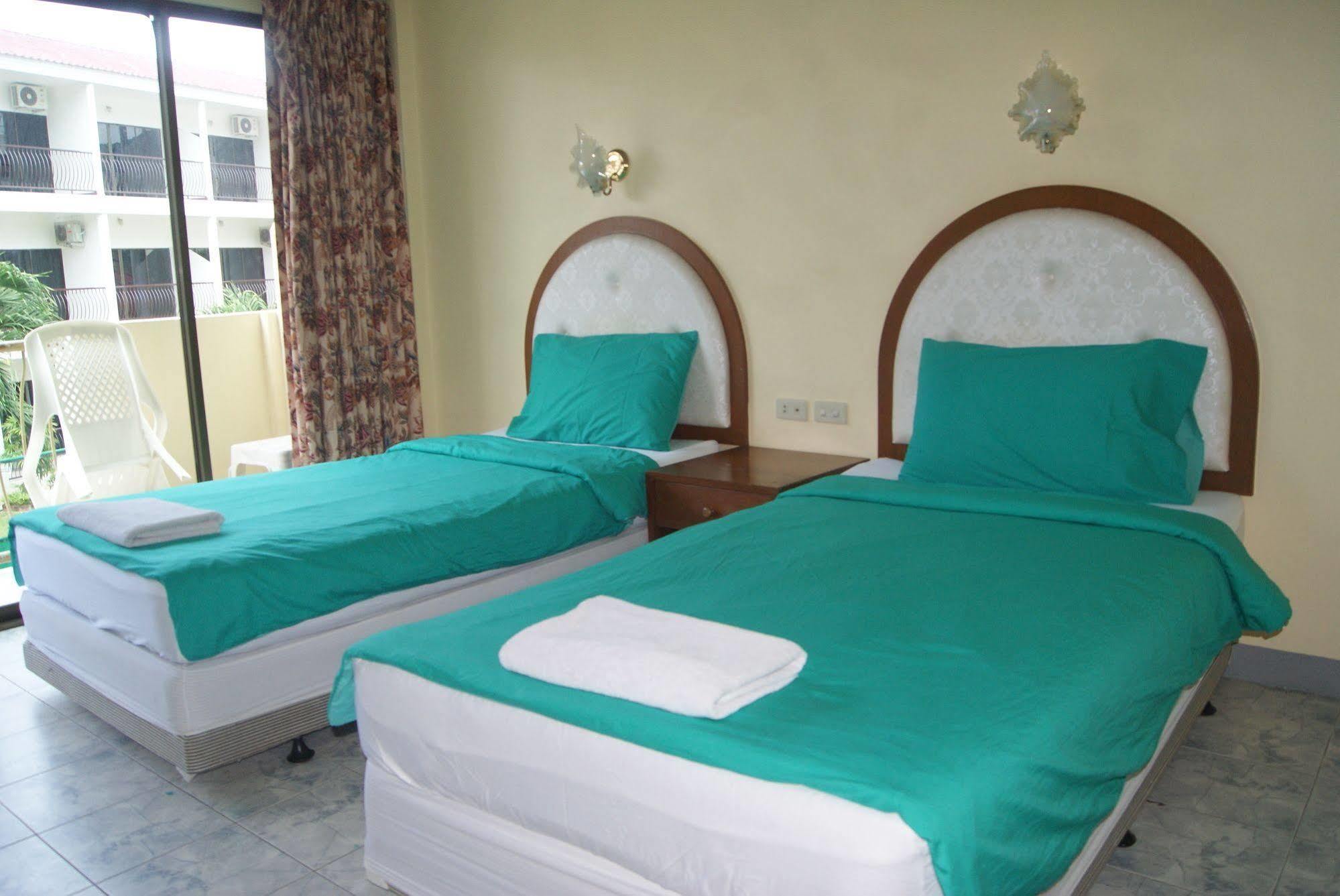 Pineapple Guesthouse Phuket Exterior photo